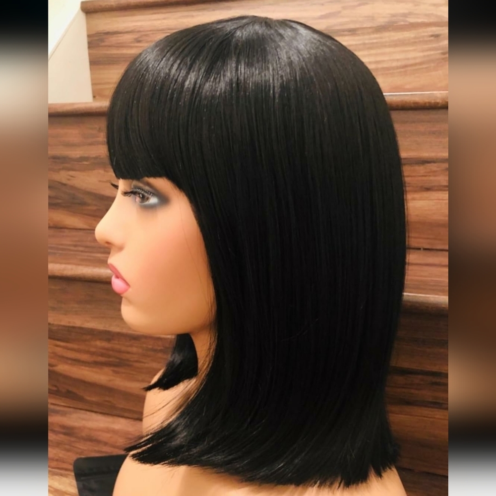 🆕️ Kalyss Yaki Black Short Bob Wig With Bangs Synthetic - Picture 5 of 12